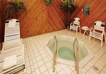 Econo Lodge *